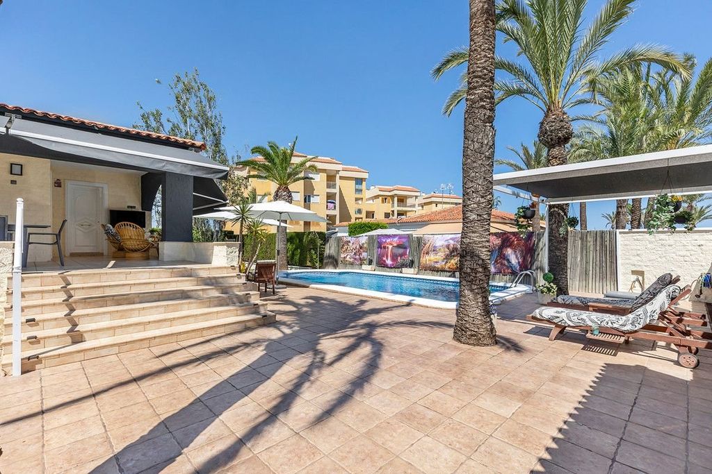 Maison de luxe à vendre à Torrevieja, 656 000 €, Photo 3