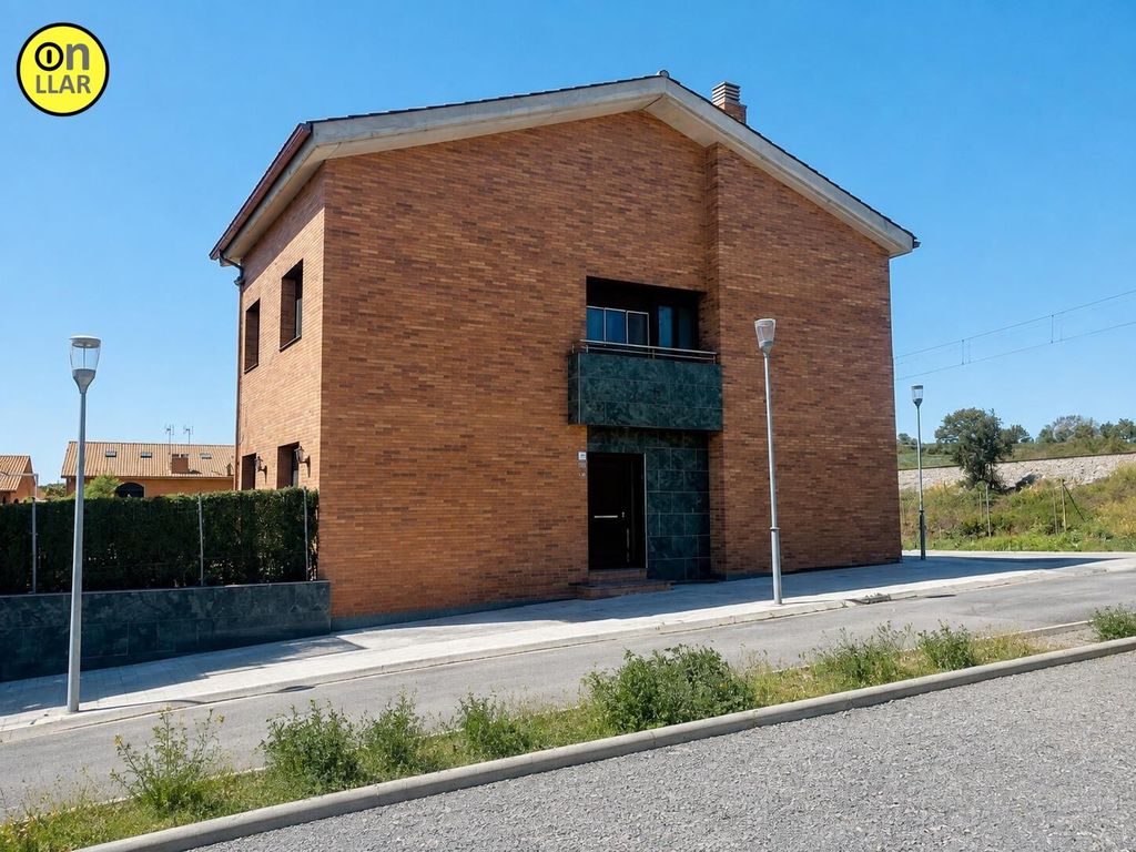 Maison de luxe à vendre à Montmeló, 435 000 €, Photo 1