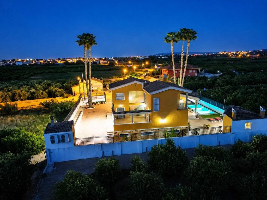 Luxury House for sale in Orihuela, 649 990 €, Photo 1