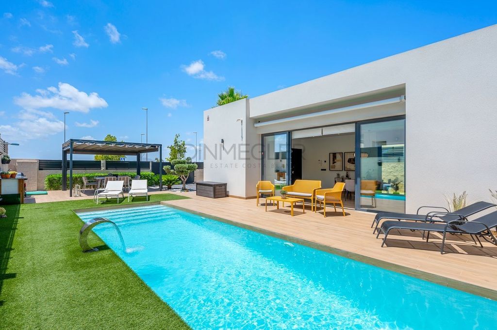 Luxury House for sale in Benijofar, 599 000 €, Photo 1