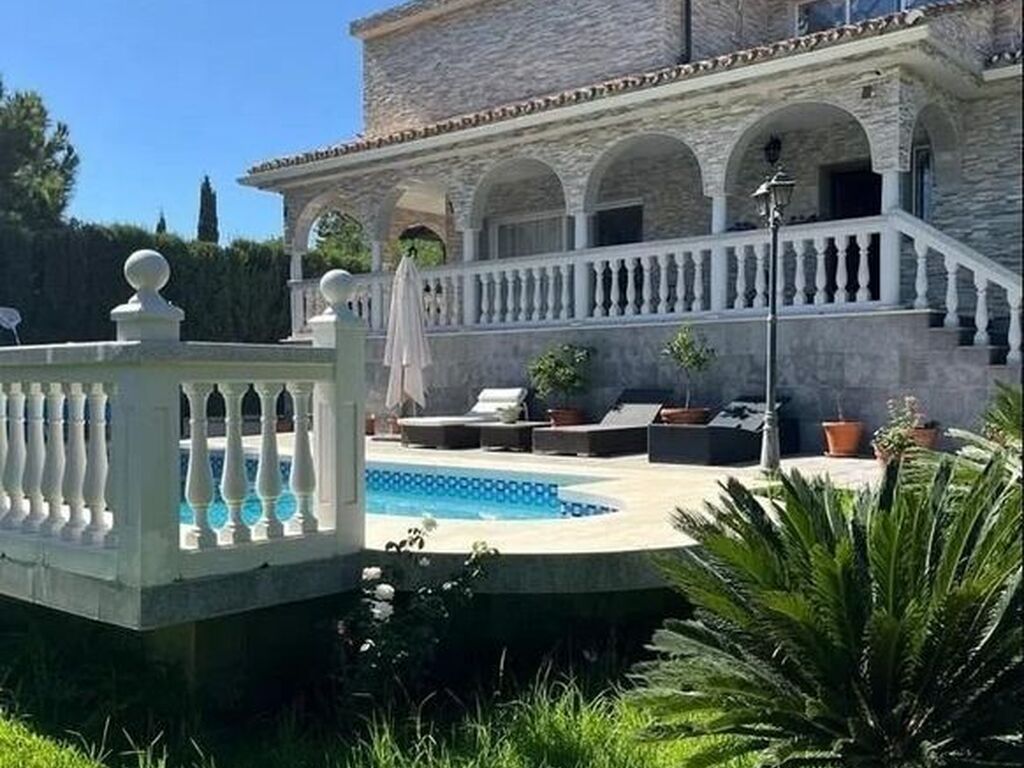 Luxury House for sale in Marbella, 1 199 999 €, Photo 1