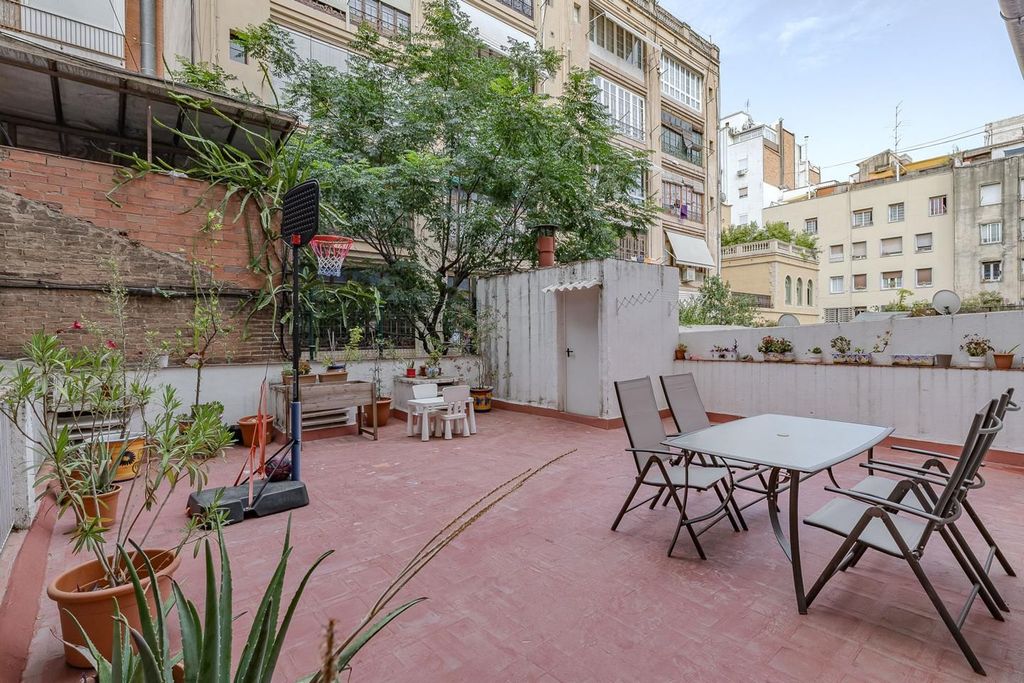 Appartement de luxe à vendre à Barcelona, 650 000 €, Photo 2