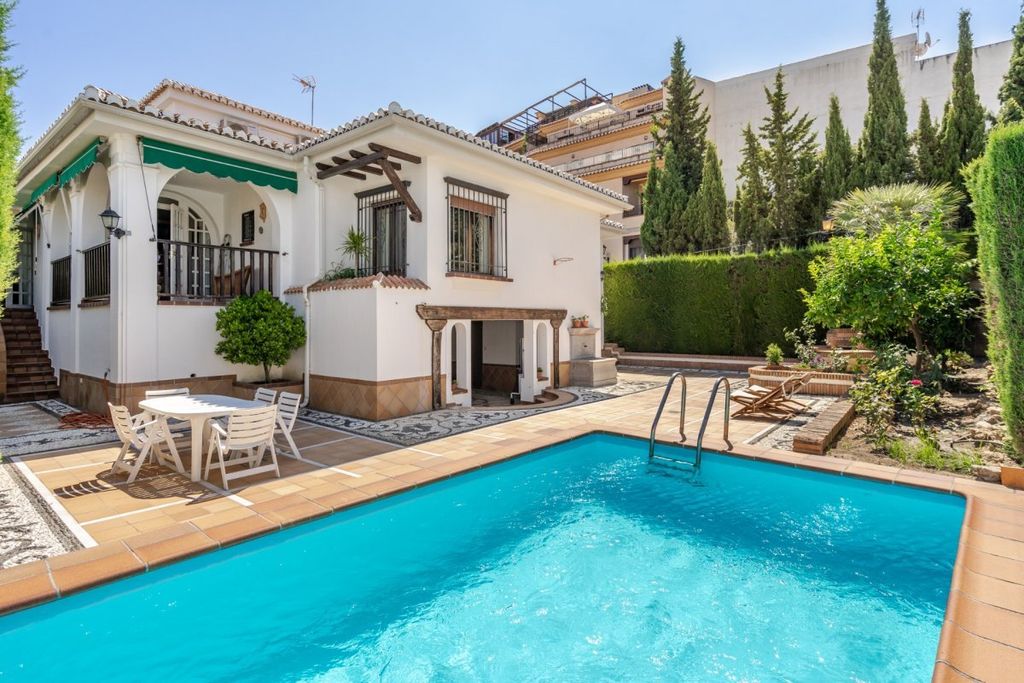Maison de luxe à vendre à Zubia, 549 000 €, Photo 1