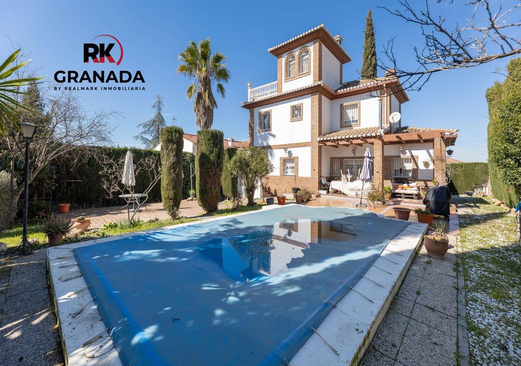 Maison de luxe à vendre à Peligros, 430 000 €, Photo 1