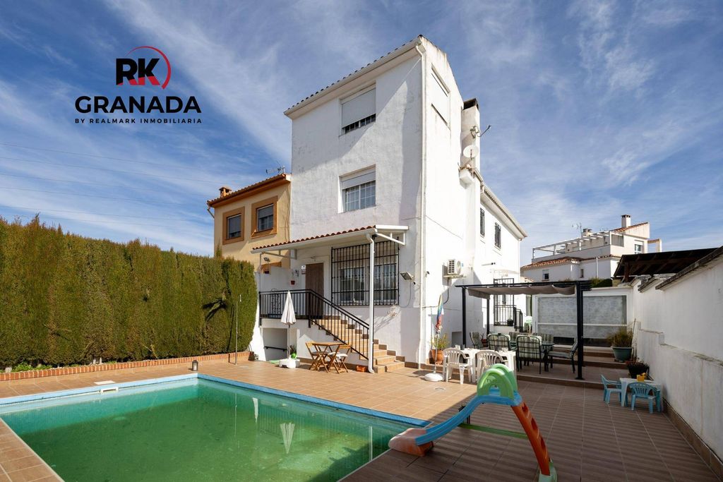 Maison de luxe à vendre à Peligros, 420 000 €, Photo 1