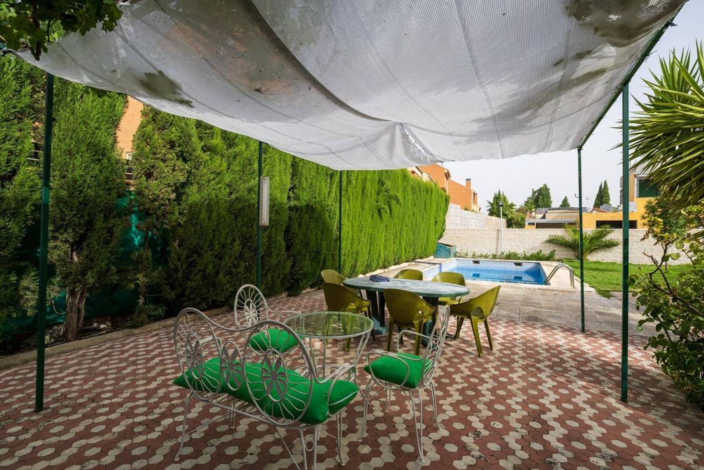 Luxury House for sale in Armilla, 579 000 €, Photo 1