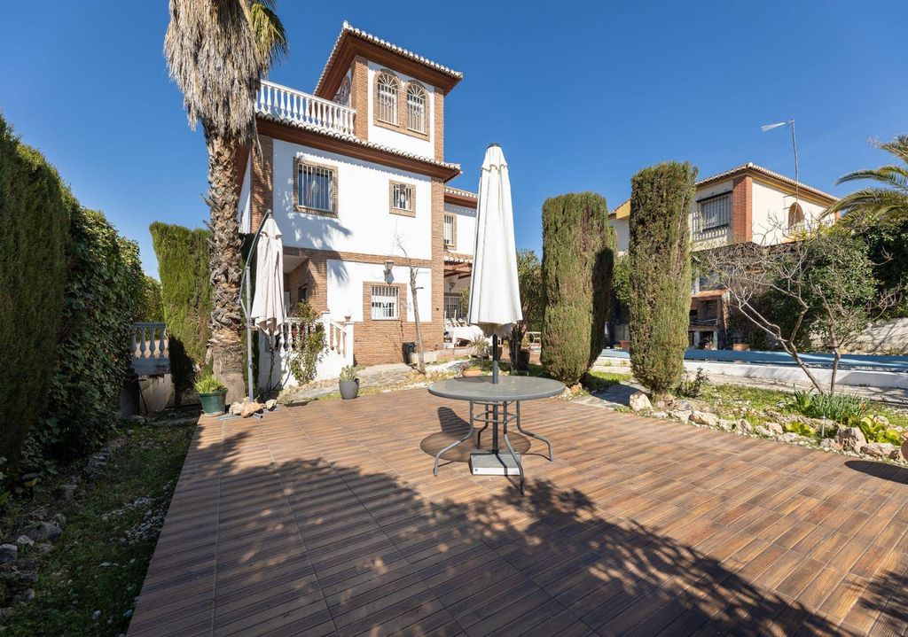 Maison de luxe à vendre à Peligros, 430 000 €, Photo 1