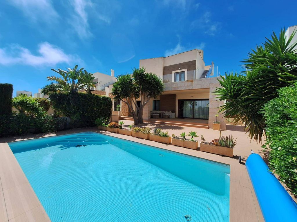Maison de luxe à vendre à Torrevieja, 850 000 €, Photo 2