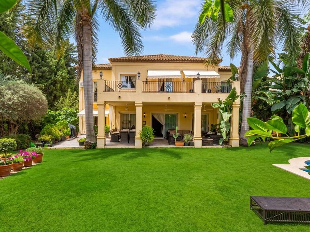 Luxury House for sale in Marbella, 2 950 000 €, Photo 2