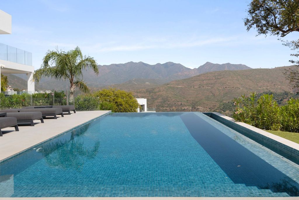 Luxury House for sale in Marbella, 2 890 000 €, Photo 3