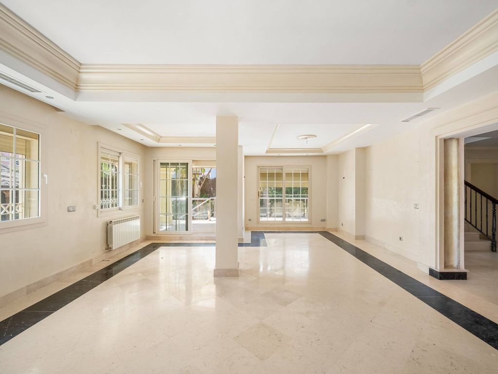 Luxury House for sale in Marbella, 2 600 000 €, Photo 4