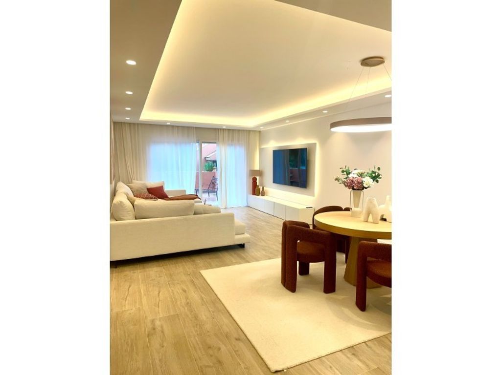 Luxury House for sale in Marbella, 1 500 000 €, Photo 2