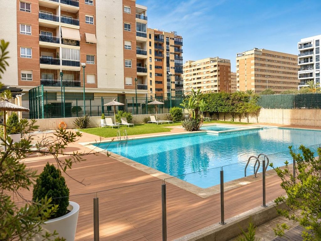 Luxury Apartment for sale in Alicante, 570 000 €, Photo 3