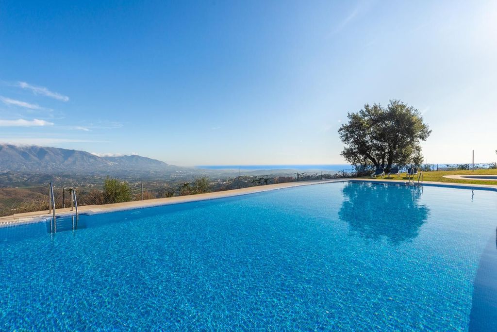 Luxury House for sale in Marbella, 595 000 €, Photo 2