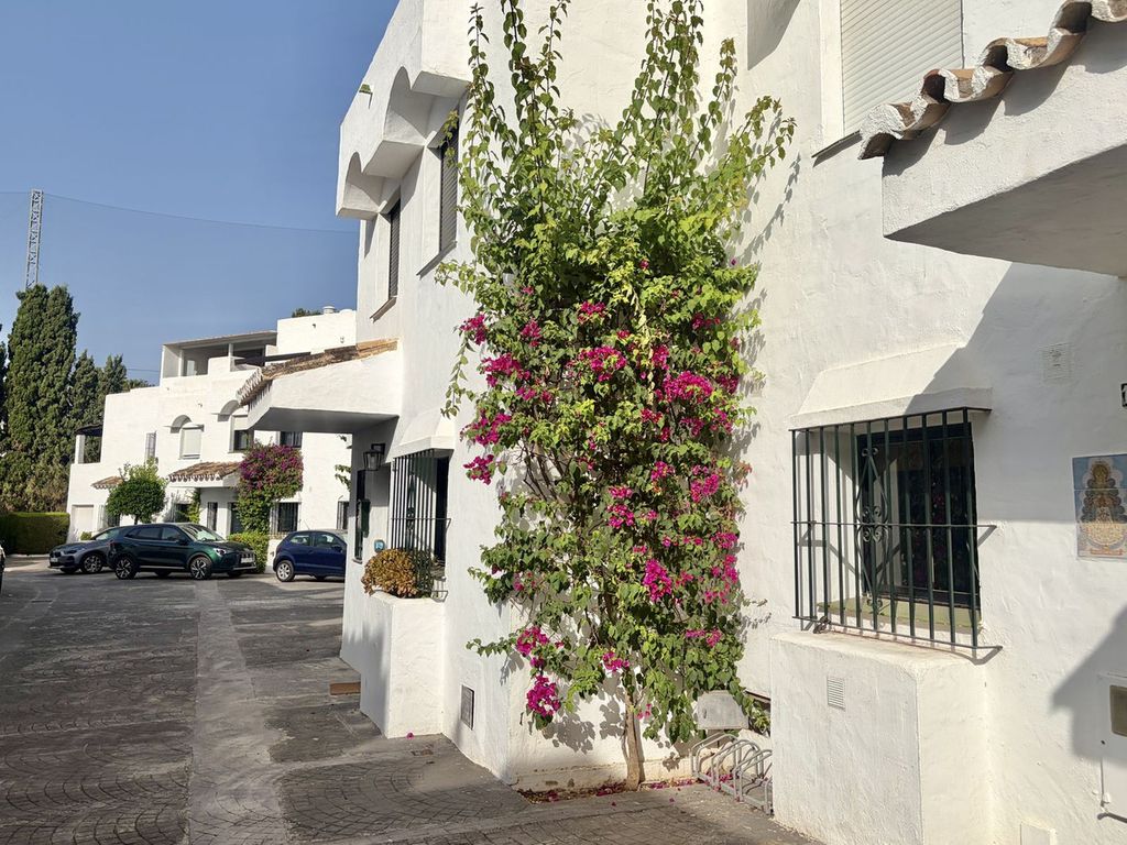 Maison de luxe à vendre à Guadalmina, 675 000 €, Photo 2