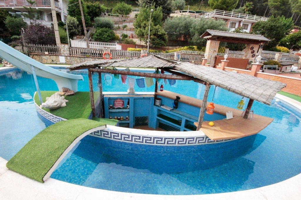Maison de luxe à vendre à Torrelles de Llobregat, 870 000 €, Photo 2