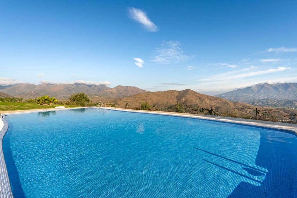 Luxury House for sale in Marbella, 595 000 €, Photo 3