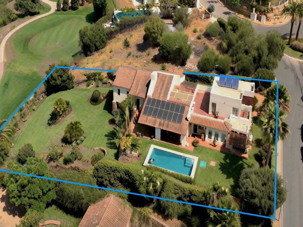 Luxury House for sale in Benahavís, 1 950 000 €, Photo 3