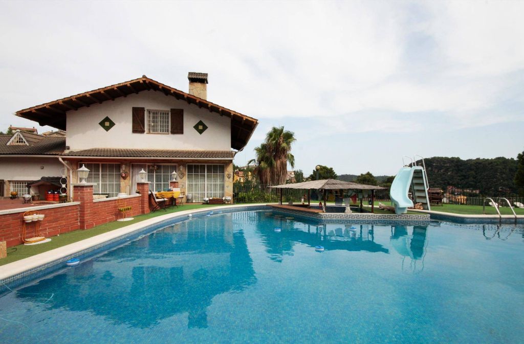 Maison de luxe à vendre à Torrelles de Llobregat, 870 000 €, Photo 3