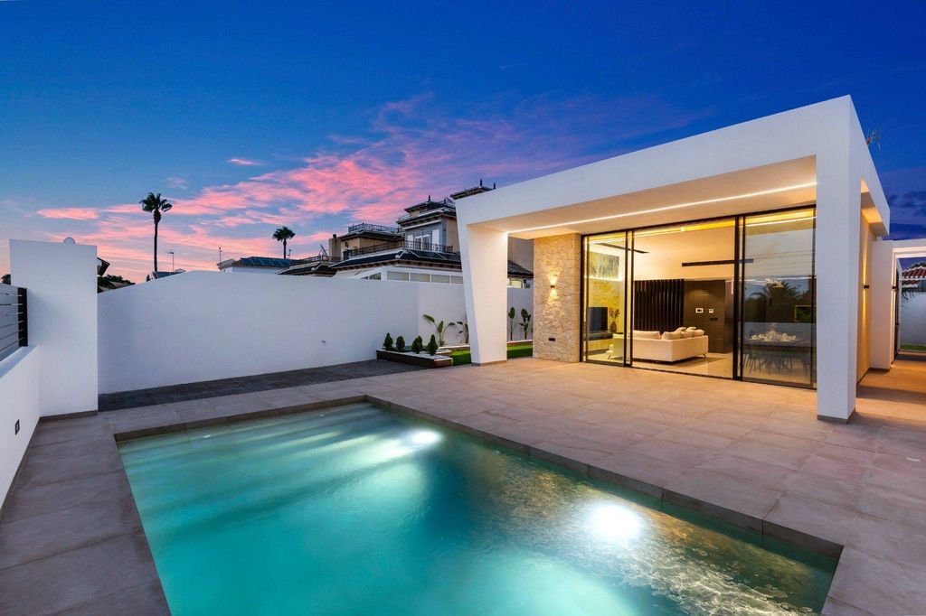 Maison de luxe à vendre à Torrevieja, 700 000 €, Photo 2