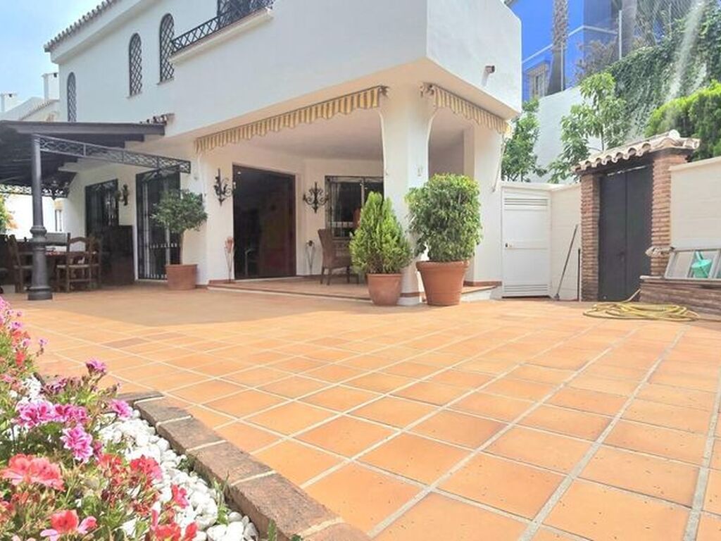 Maison de luxe à vendre à Marbella, 1 200 000 €, Photo 2