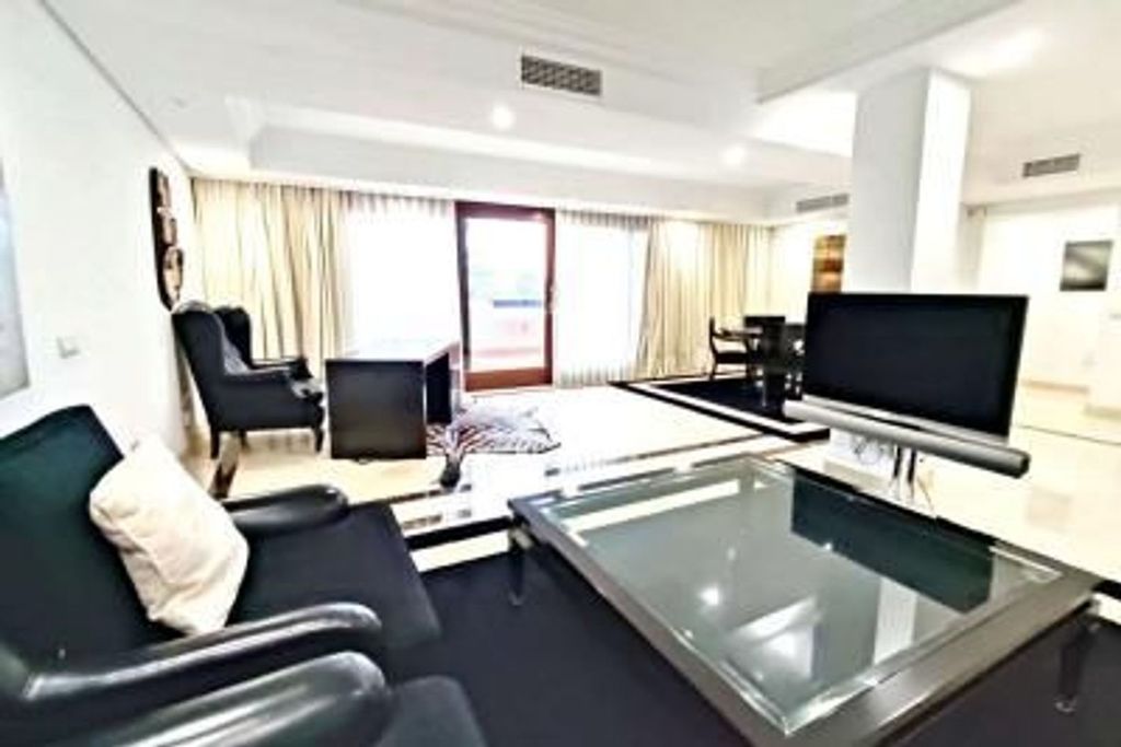Luxury Apartment for sale in Estepona, 850 000 €, Photo 2