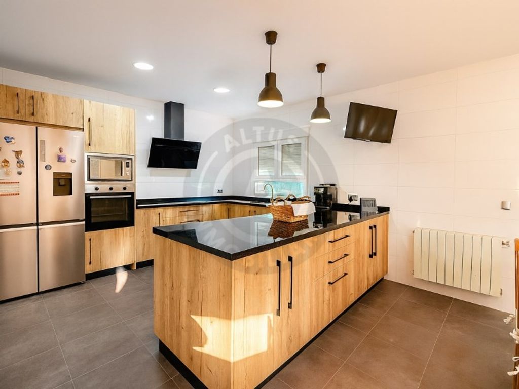 Luxury House for sale in Cáceres, 589 000 €, Photo 4