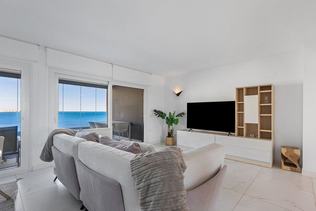Luxury Apartment for sale in Torrevieja, 765 000 €, Photo 2