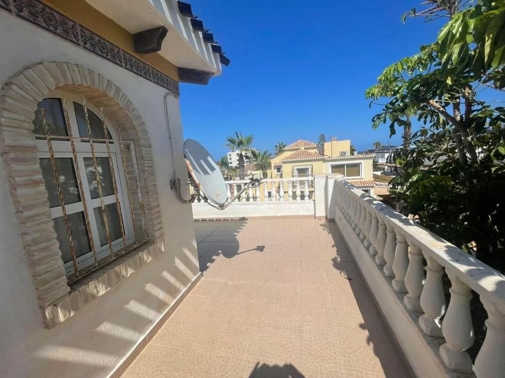 Maison de luxe à vendre à Torrevieja, 670 000 €, Photo 1