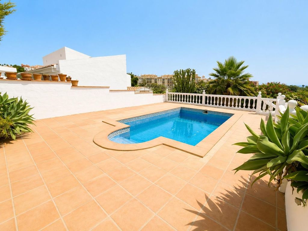Maison de luxe à vendre à Manilva, 599 900 €, Photo 1