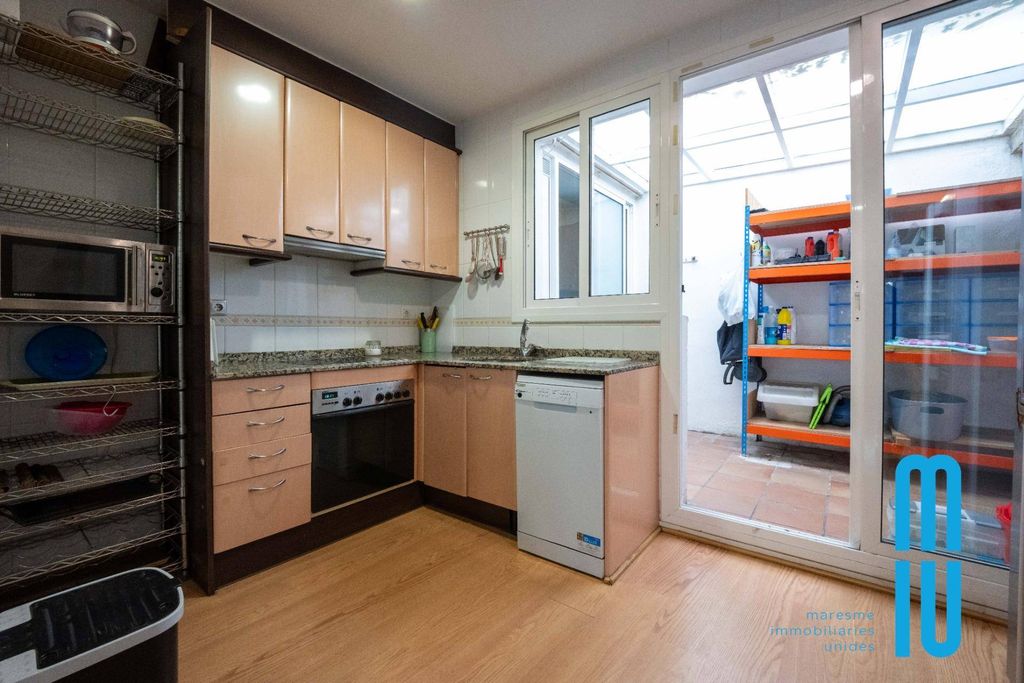 Maison de luxe à vendre à Badalona, 579 000 €, Photo 1