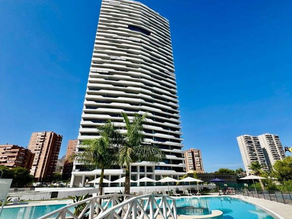 Luxury Apartment for sale in Benidorm, 545 000 €, Photo 1