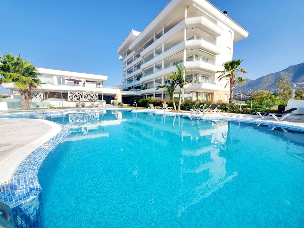 Luxury Apartment for sale in Fuengirola, 490 000 €, Photo 1