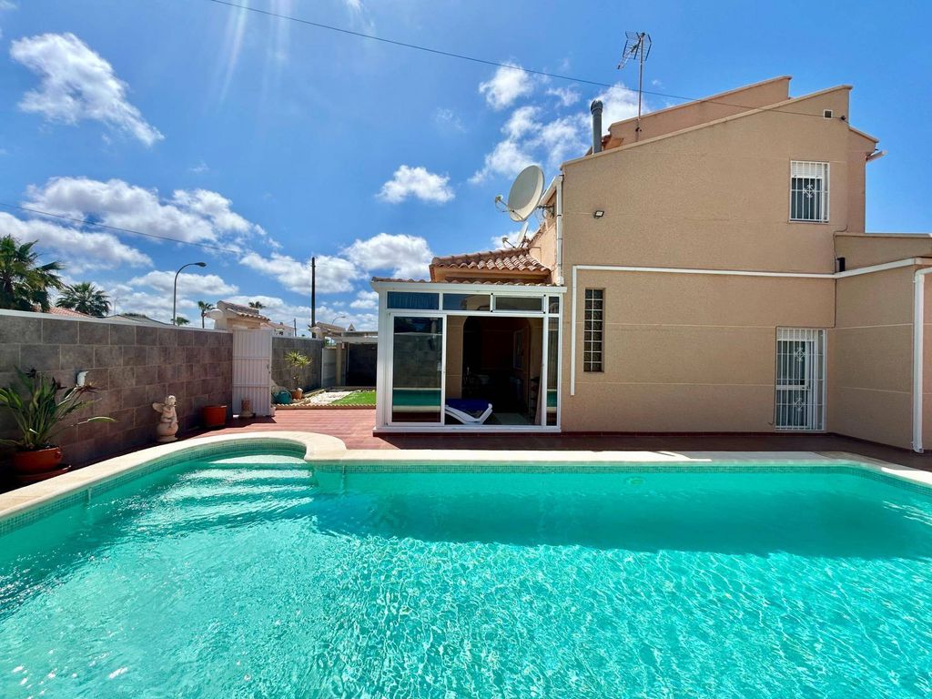 Maison de luxe à vendre à Torrevieja, 549 000 €, Photo 2