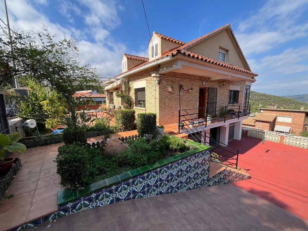 Maison de luxe à vendre à Santa Coloma de Cervelló, 475 000 €, Photo 1