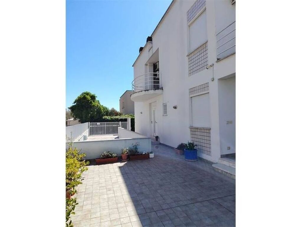 Maison de luxe à vendre à Latina, 620 000 €, Photo 2