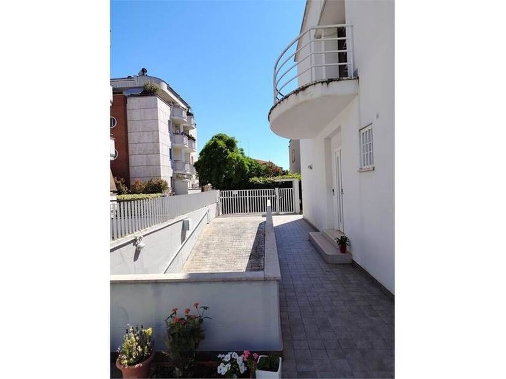Maison de luxe à vendre à Latina, 620 000 €, Photo 3