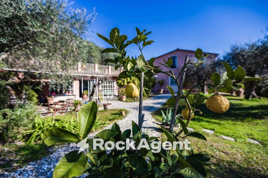 Luxury House for sale in Massarosa, 1 200 000 €, Photo 1