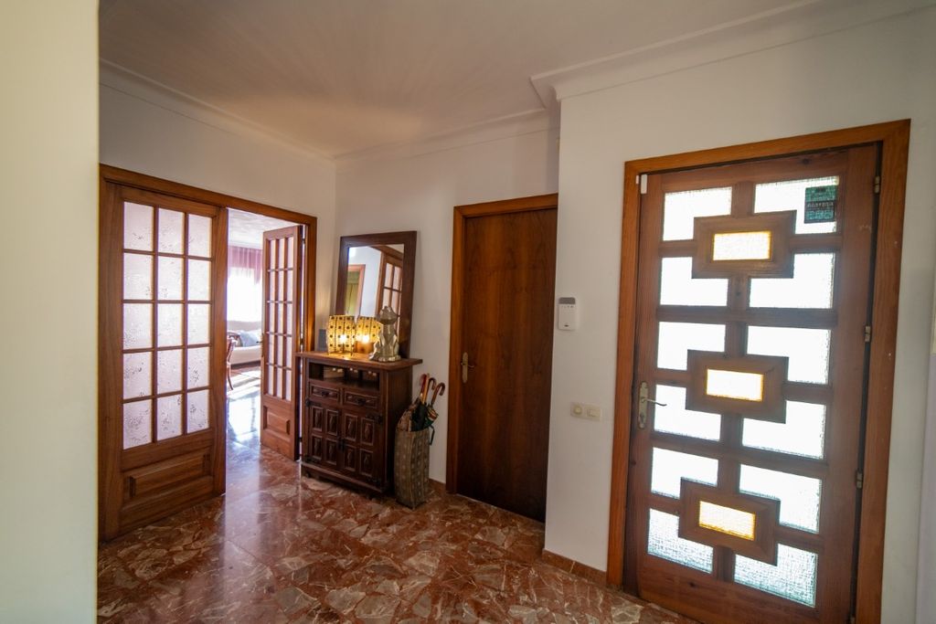 Luxury House for sale in Tona, 430 000 €, Photo 2