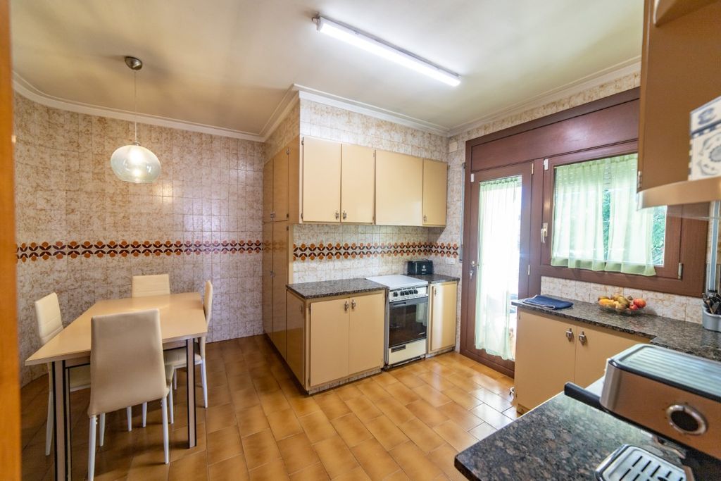 Luxury House for sale in Tona, 430 000 €, Photo 5
