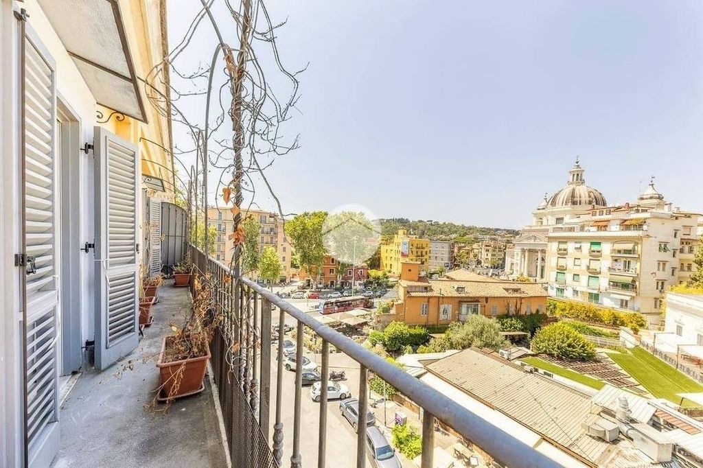 Luxury Apartment for sale in Rome, 590 000 €, Photo 1