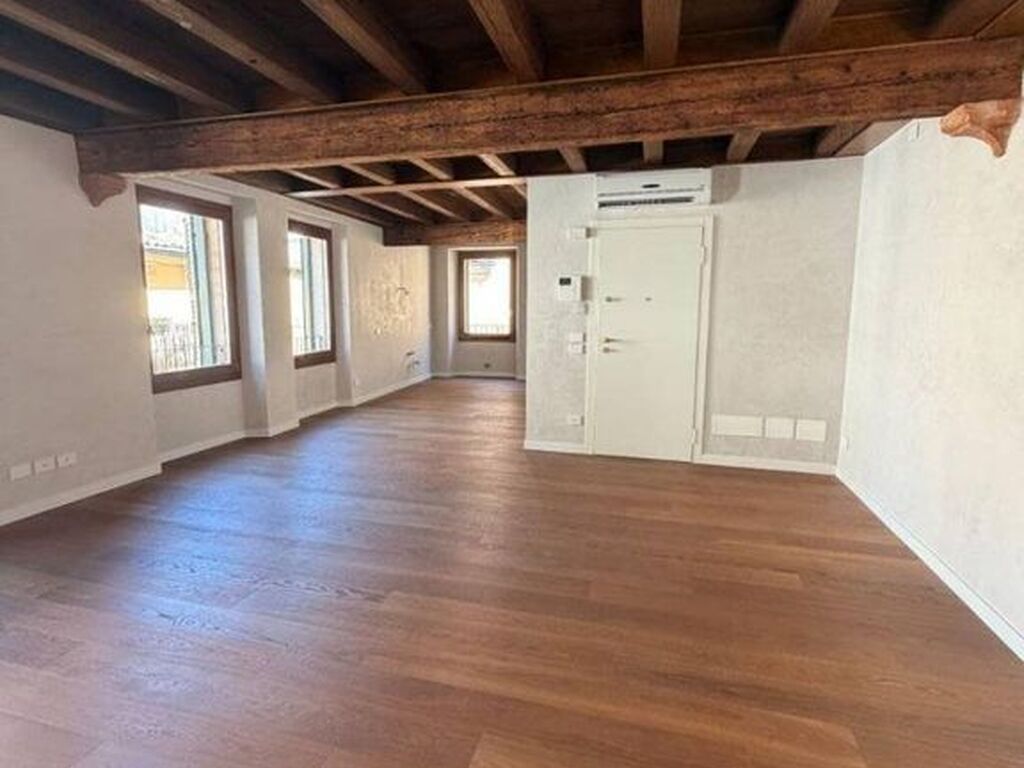 Luxury Apartment for sale in Verona, 965 000 €, Photo 1