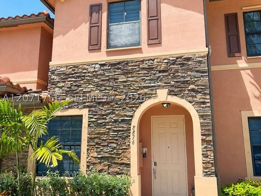 Maison de luxe à vendre à Hialeah, 403 951 €, Photo 1