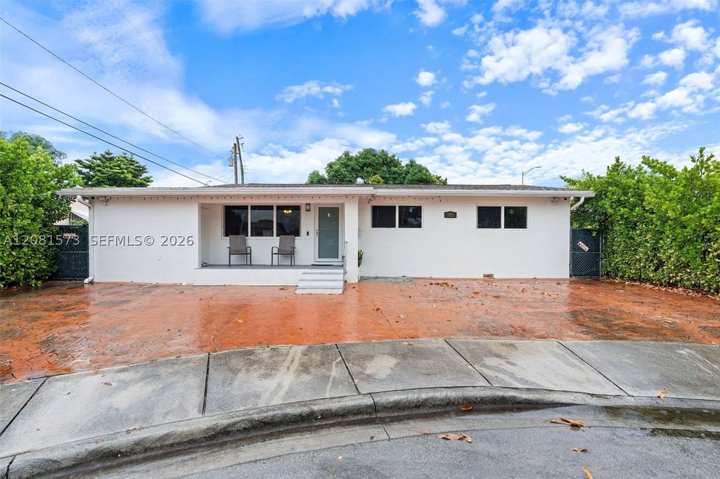 Maison de luxe à vendre à Hialeah, 529 158 €, Photo 1