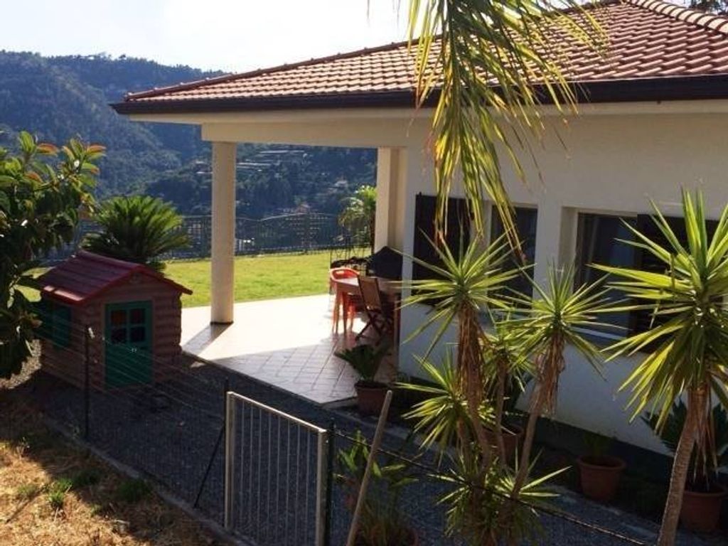 Luxury House for sale in Camporosso, 790 000 €, Photo 1