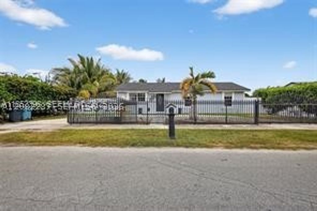 Maison de luxe à vendre à Homestead, 428 876 €, Photo 1