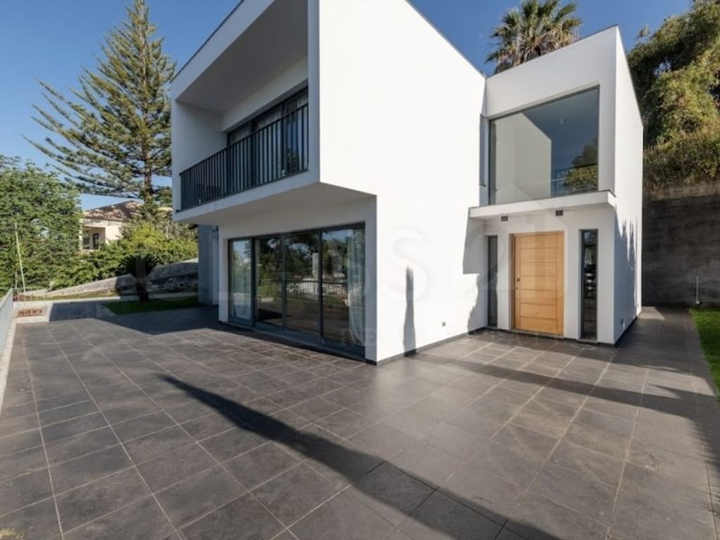 Luxury House for sale in Funchal, 1 695 000 €, Photo 1