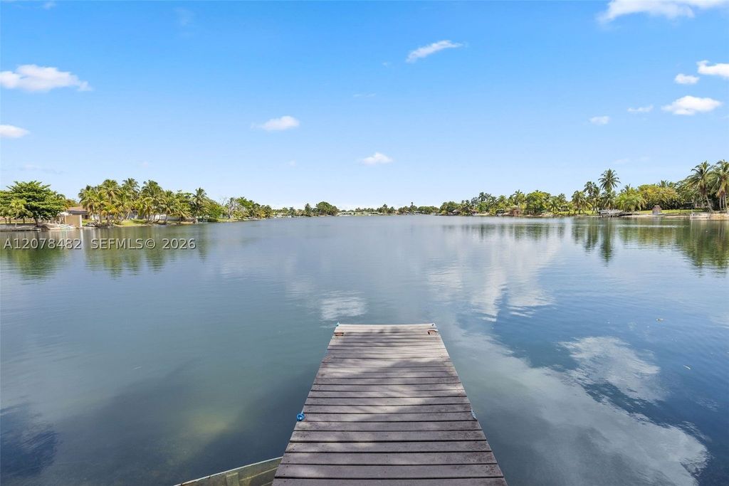 Luxury House for sale in Miami, 739 960 €, Photo 1