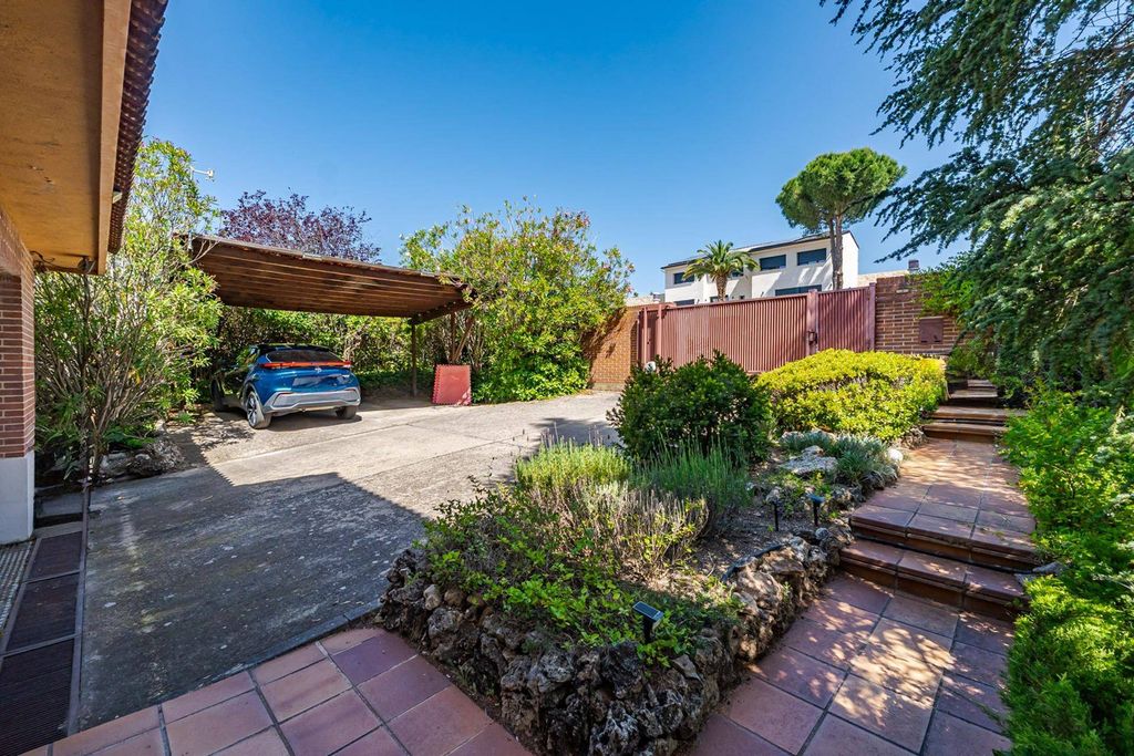 Maison de luxe à vendre à Las Rozas de Madrid, 1 300 000 €, Photo 4