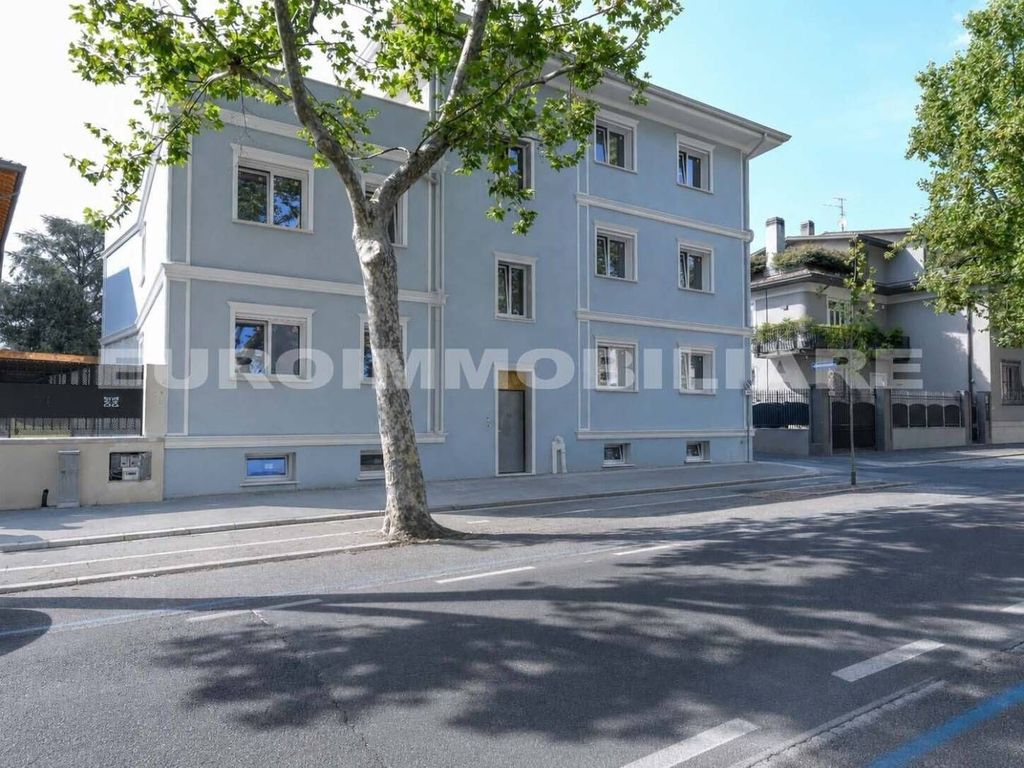 Luxury Apartment for sale in Brescia, 546 000 €, Photo 1